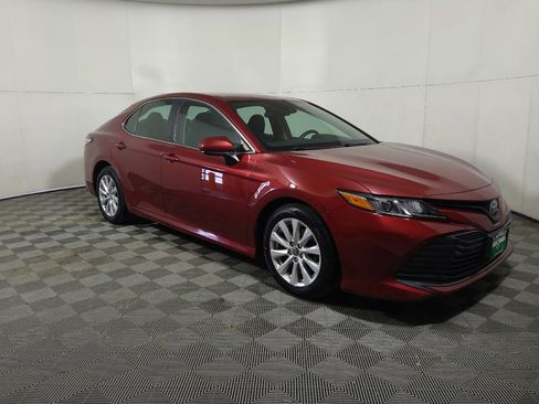 Used 2019 Toyota Camry LE FWD image 11