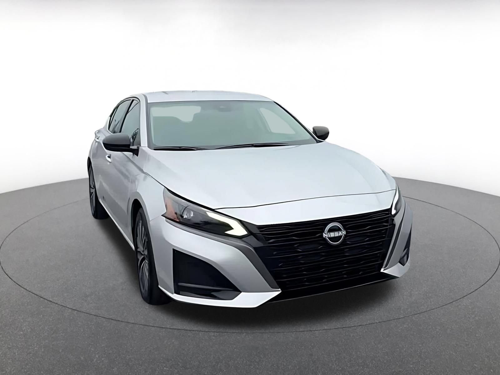 Used 2026 Nissan Altima 2.5 SV FWD image 3