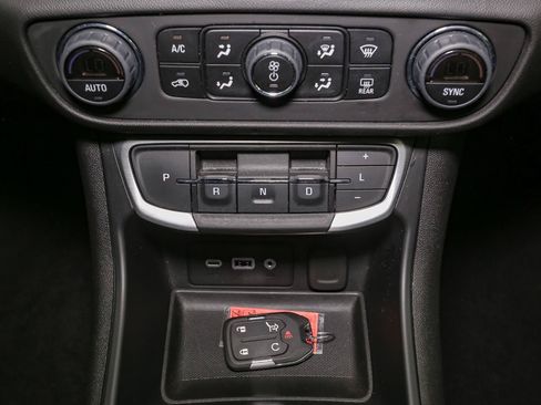 Used 2023 GMC Terrain SLE w/ Driver Convenience Package AWD/4WD image 31