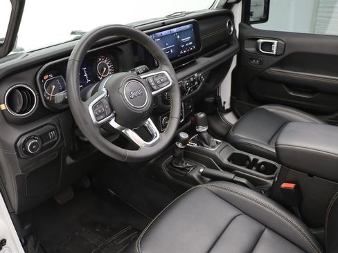 Used 2024 Jeep Wrangler Unlimited Sahara w/ Technology Group AWD/4WD image 20