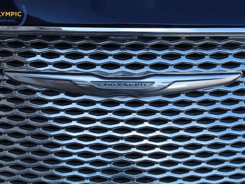 Used 2017 Chrysler 300 Limited image 43