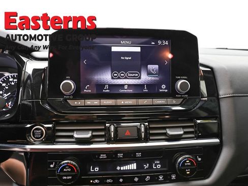 Used 2023 Nissan Pathfinder SV w/ SV Premium Package AWD/4WD image 12