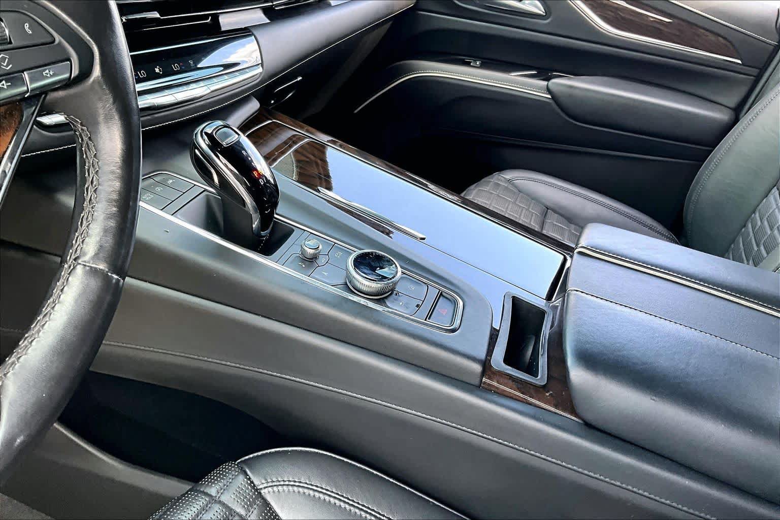 Used 2022 Cadillac Escalade Premium Luxury Platinum AWD/4WD image 15
