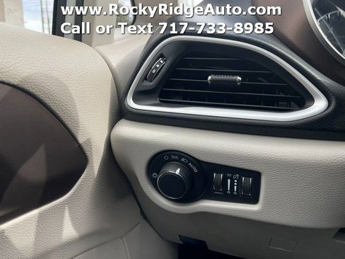 Used 2023 Chrysler Voyager LX image 29