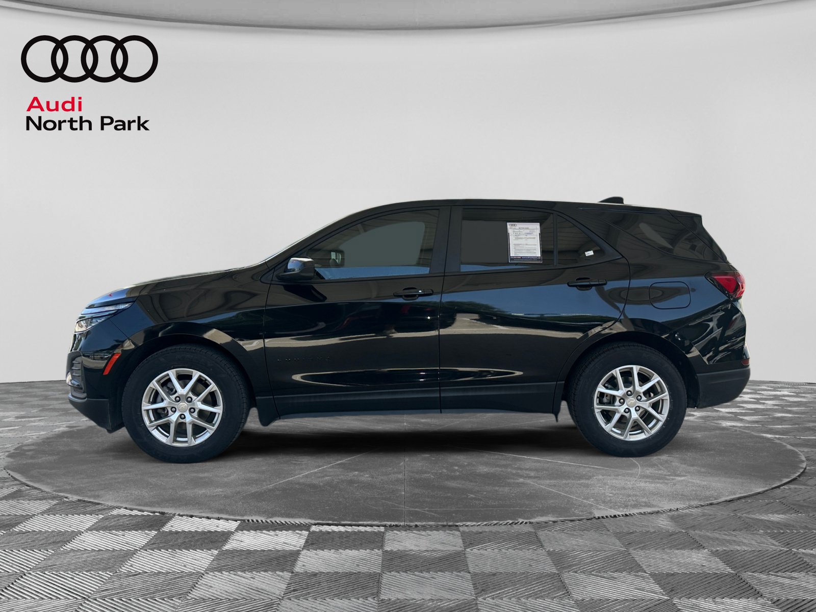 Used 2023 Chevrolet Equinox LS w/ LS Convenience Package FWD image 2