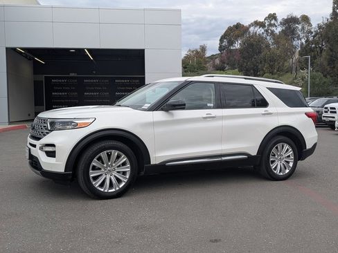 Used 2023 Ford Explorer Limited w/ Limited Technology Package image 2