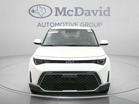 Used 2025 Kia Soul LX FWD image 2