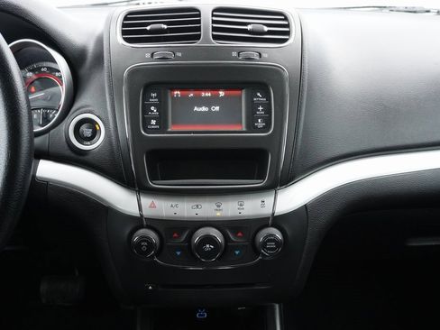 Used 2017 Dodge Journey SE image 16