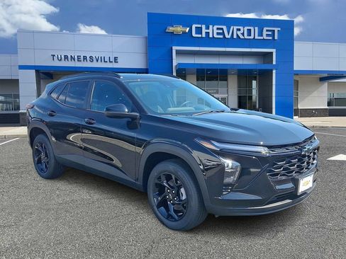 New 2026 Chevrolet Trax LT w/ Driver Confidence Package FWD image 2