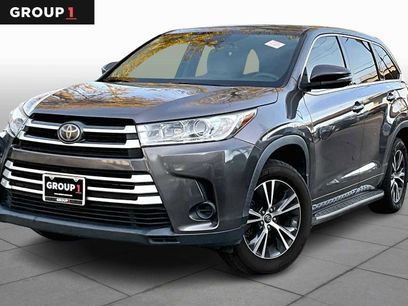 Used 2017 Toyota Highlander LE
