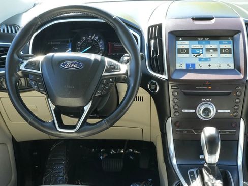Used 2017 Ford Edge Titanium w/ Technology Package FWD image 5
