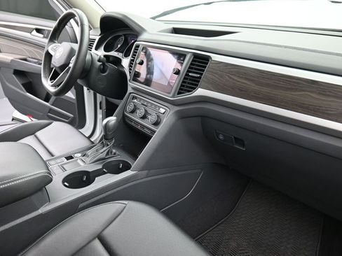 Used 2021 Volkswagen Atlas SE w/ Towing Package FWD image 19