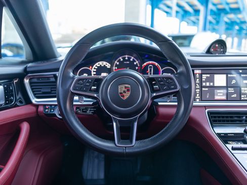 Used 2020 Porsche Panamera image 6