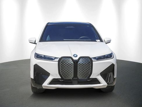 Used 2025 BMW iX xDrive50 image 2