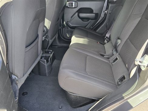 Used 2022 Jeep Gladiator Sport image 11