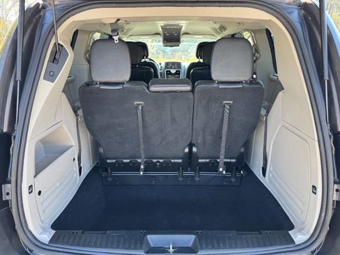 Used 2016 Chrysler Town & Country Touring w/ Driver Convenience Group image 16