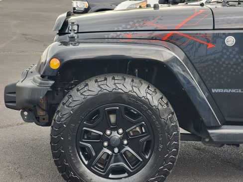 Used 2016 Jeep Wrangler Unlimited Sahara AWD/4WD image 11