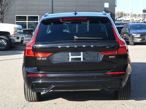 Used 2025 Volvo XC60 B5 Plus image 11