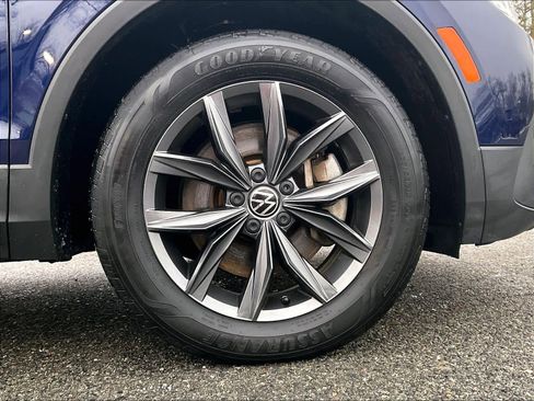 Used 2022 Volkswagen Tiguan SE image 6