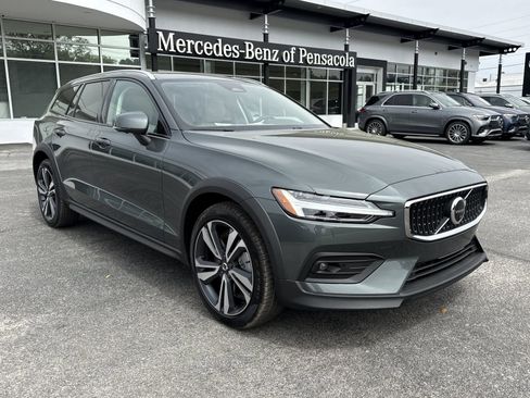 New 2026 Volvo V60 B5 Cross Country Plus w/ Climate Package image 7