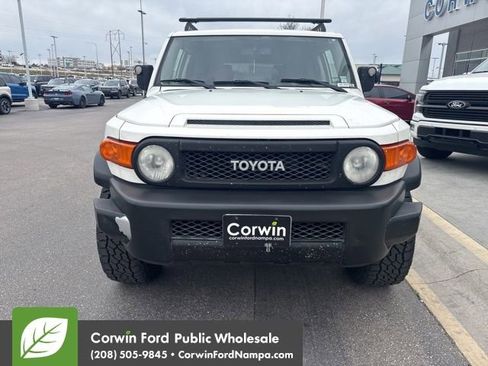 Used 2012 Toyota FJ Cruiser 4WD w/ Upgrade Pkg image 2