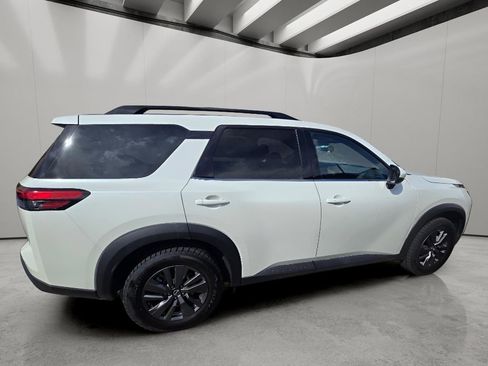 Used 2024 Nissan Pathfinder SV image 9
