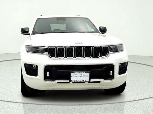 Used 2022 Jeep Grand Cherokee Overland w/ Luxury Tech Group IV AWD/4WD image 2