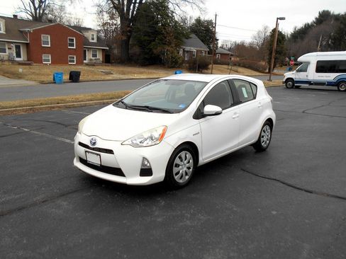 Used 2013 Toyota Prius C Two image 3