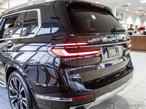 Used 2025 BMW X7 xDrive40i w/ Premium Package image 16