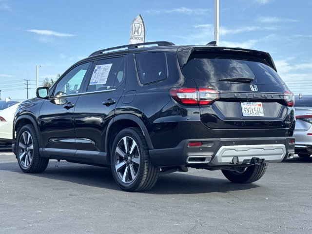 Used 2025 Honda Pilot Touring image 3