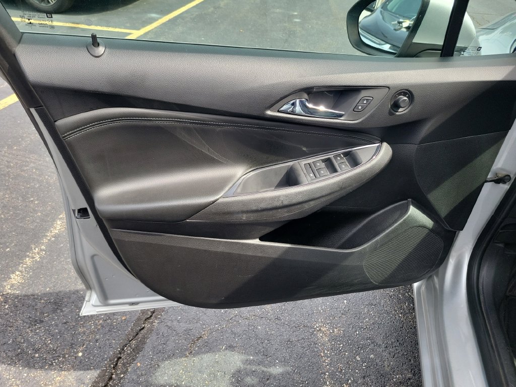 Used 2018 Chevrolet Cruze Premier FWD image 21