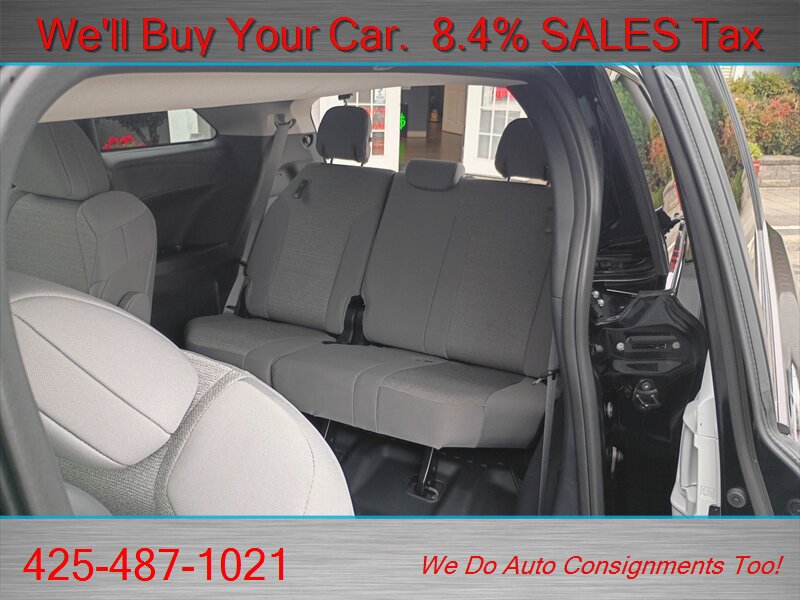 Used 2025 Toyota Sienna LE FWD image 17