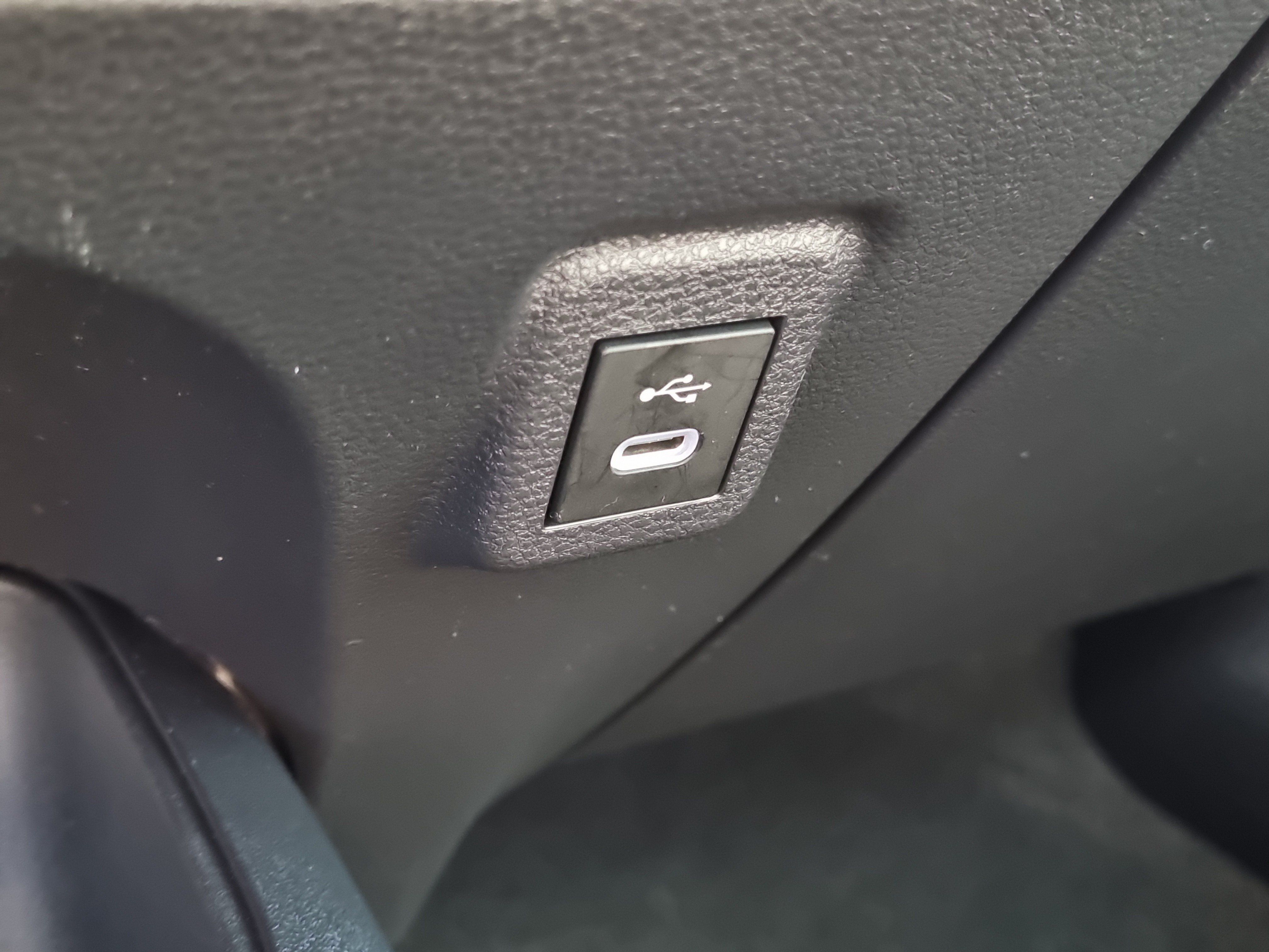 Used 2025 Toyota Corolla LE FWD image 32