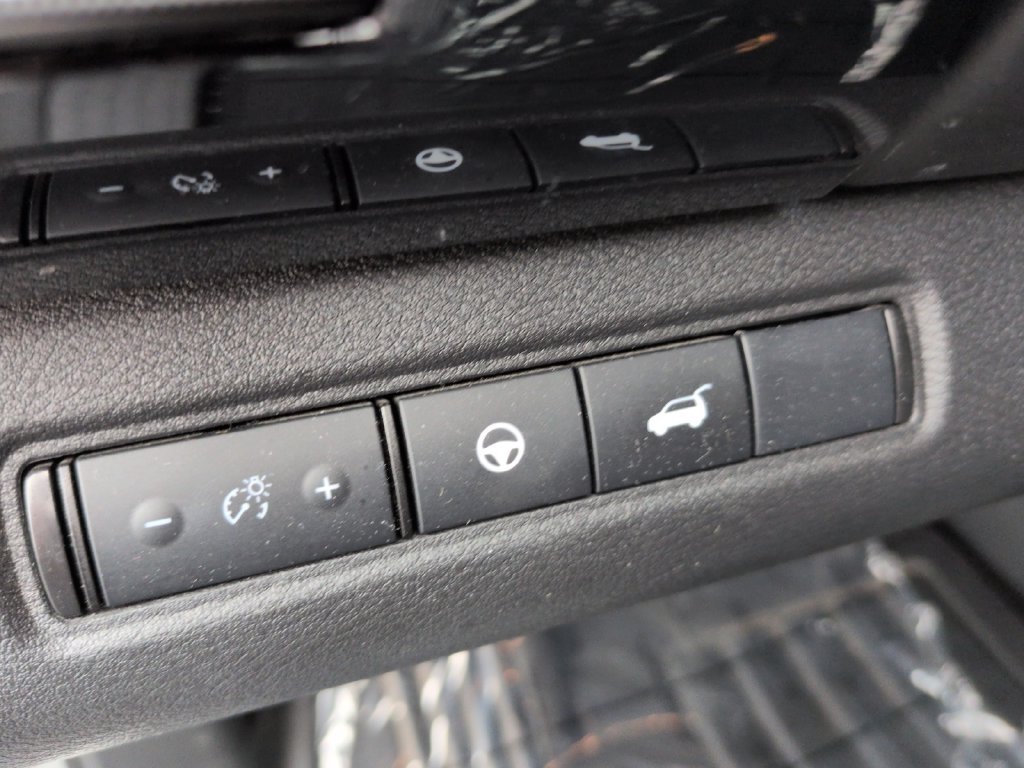 Used 2025 Nissan Pathfinder SV AWD/4WD image 23