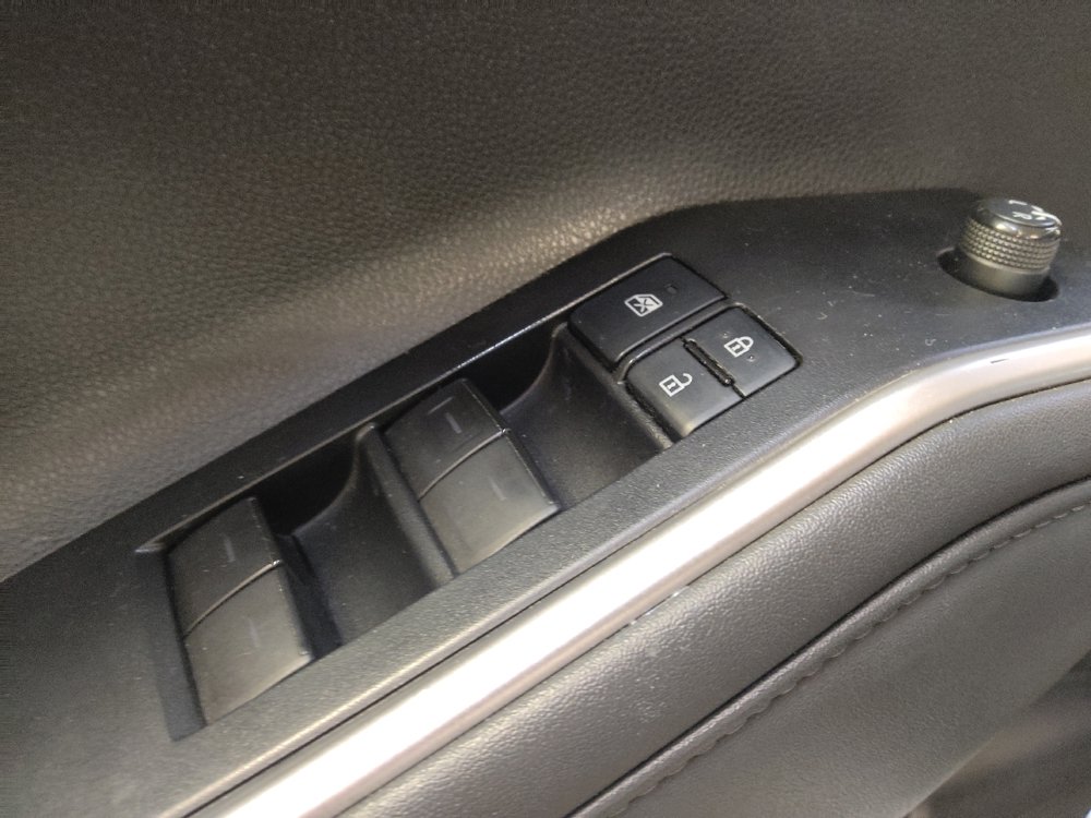 Used 2021 Toyota Highlander LE AWD/4WD image 27