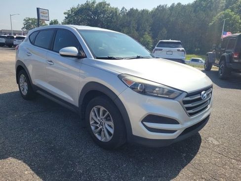 Used 2018 Hyundai Tucson SE w/ Cargo Package AWD/4WD image 3