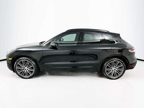 Certified 2025 Porsche Macan image 2