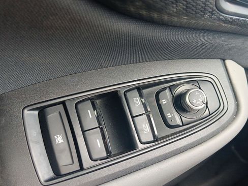 Used 2025 Subaru Outback Premium image 21