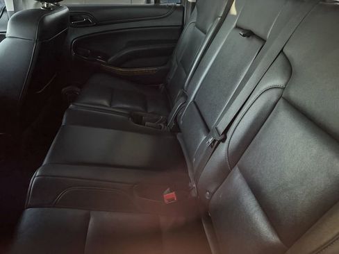 Used 2020 Chevrolet Suburban Premier image 8