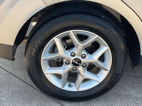 Used 2025 Kia Soul LX w/ LX Technology Package FWD image 7