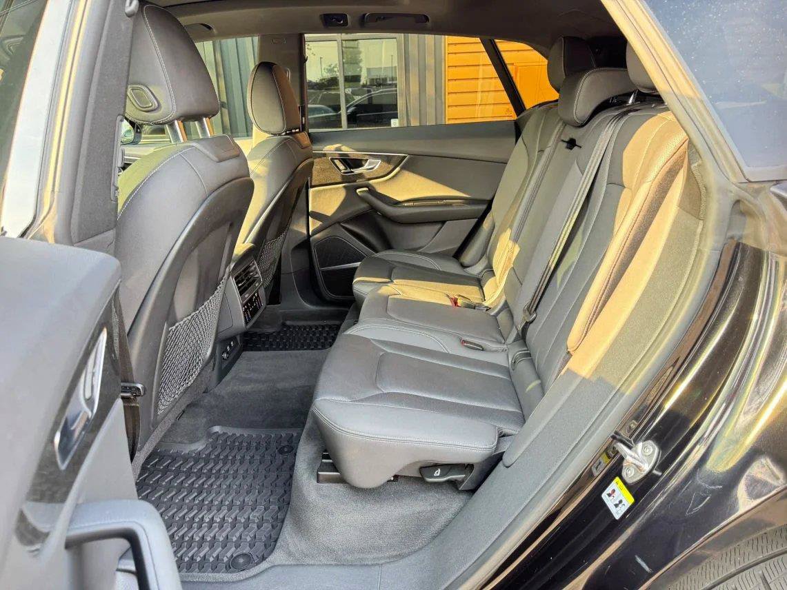 Used 2019 Audi Q8 Premium Plus w/ Premium Plus AWD/4WD image 21
