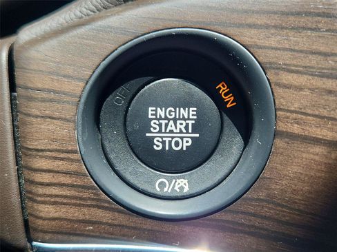 Used 2017 Jeep Grand Cherokee Overland RWD image 16