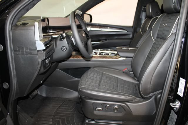 Used 2026 Cadillac Escalade Platinum Sport w/ LPO, ONYX Package AWD/4WD image 7
