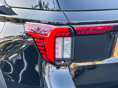 Used 2026 Ford Explorer Active RWD image 11