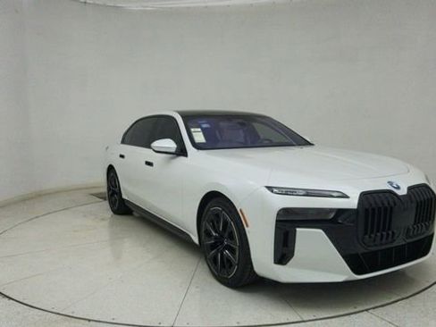 Used 2023 BMW i7 xDrive60 w/ Executive Package 2 image 65