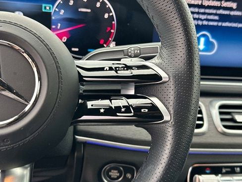 Used 2025 Mercedes-Benz GLS 580 4MATIC image 27