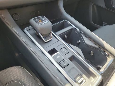 Certified 2025 Nissan Pathfinder SV FWD image 31