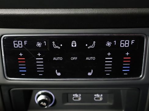 Used 2022 Lamborghini Urus image 46