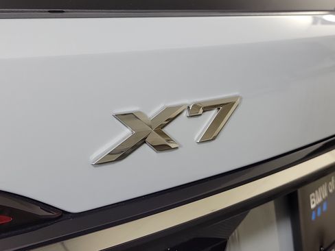 Certified 2025 BMW X7 xDrive40i w/ M Sport Package AWD/4WD image 24