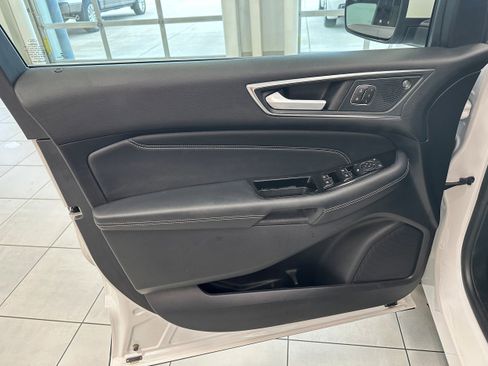 Used 2019 Ford Edge Titanium w/ Cold Weather Package AWD/4WD image 12